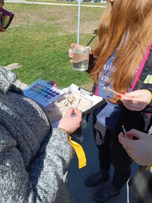 Fotografie 1. - zkoumání vzorků vod Božkov 