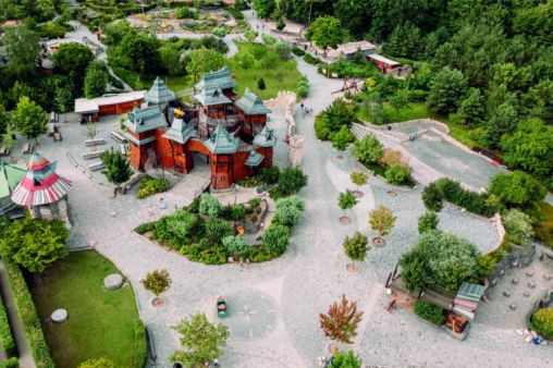 park_mirakulum_web_dron_pohled_hrad-768x512
